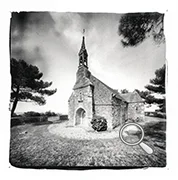 Photographie au sténopé de la Chapelle Sainte-Barbe de Paimpol. Tirage platine-Palladium sur papier Arches platine