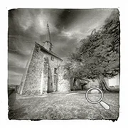 Photographie au sténopé de la Chapelle Saint-Gonéry de Plougrescant. Tirage platine-Palladium sur papier Arches platine